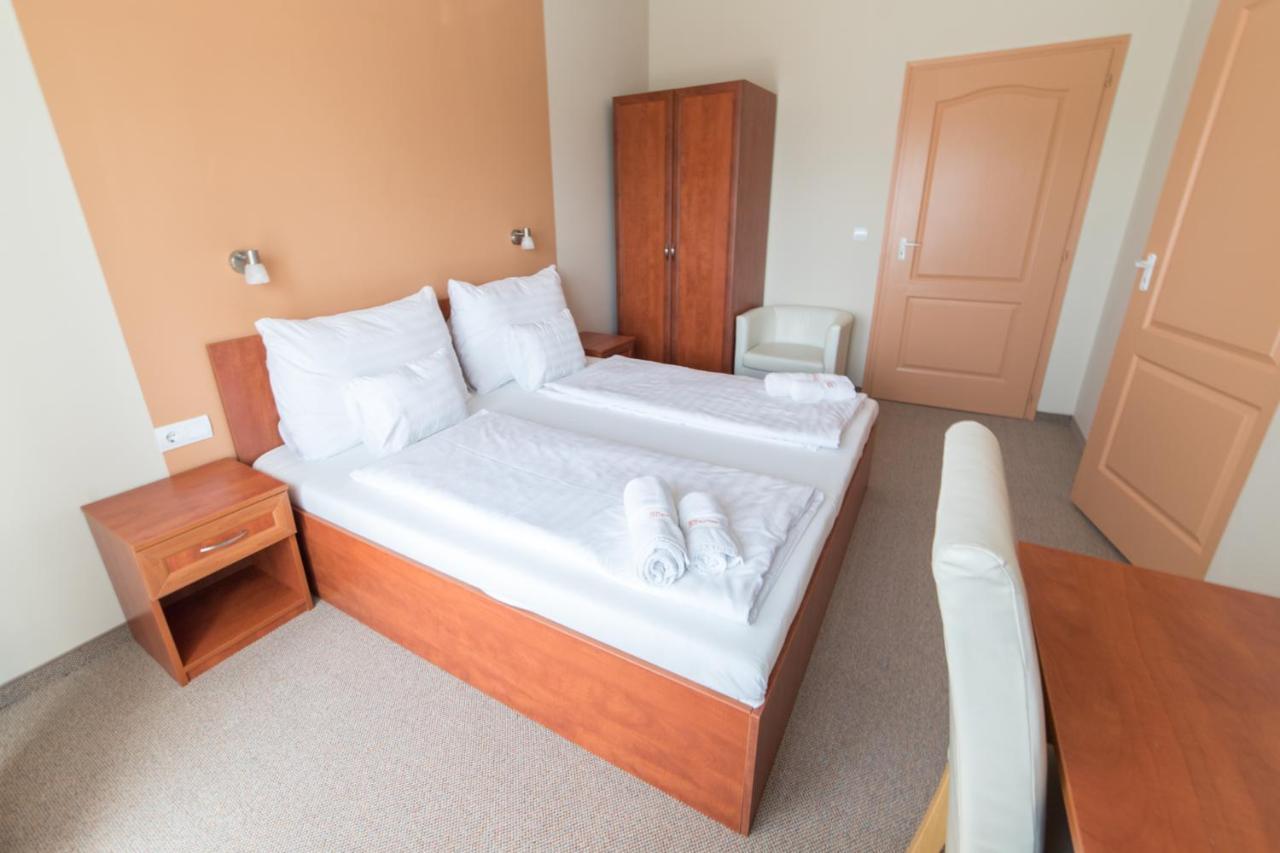 Pelso Panzio Bed & Breakfast Balatonmariafurdo Luaran gambar